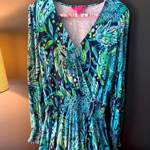 Beautiful Lilly Pulitzer dress. Ruched waist. Hits just above knee.